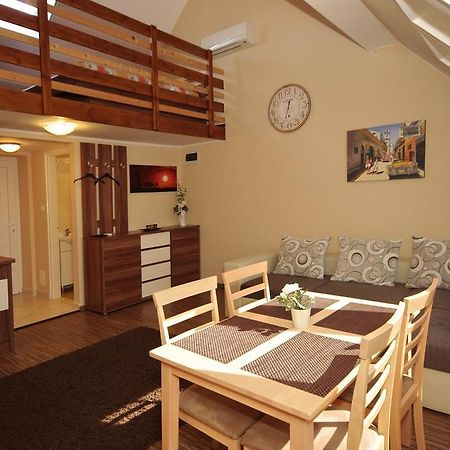 Gyulai Brill Apartman ภายนอก รูปภาพ