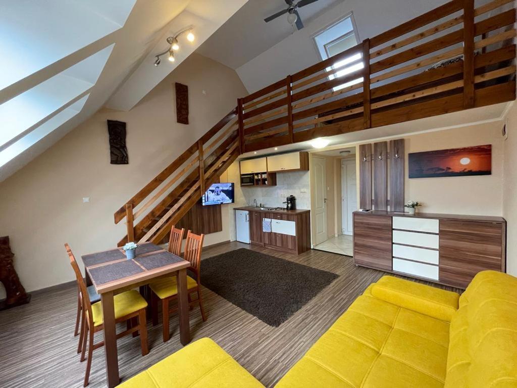 Gyulai Brill Apartman ภายนอก รูปภาพ