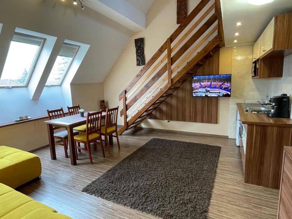 Gyulai Brill Apartman ภายนอก รูปภาพ