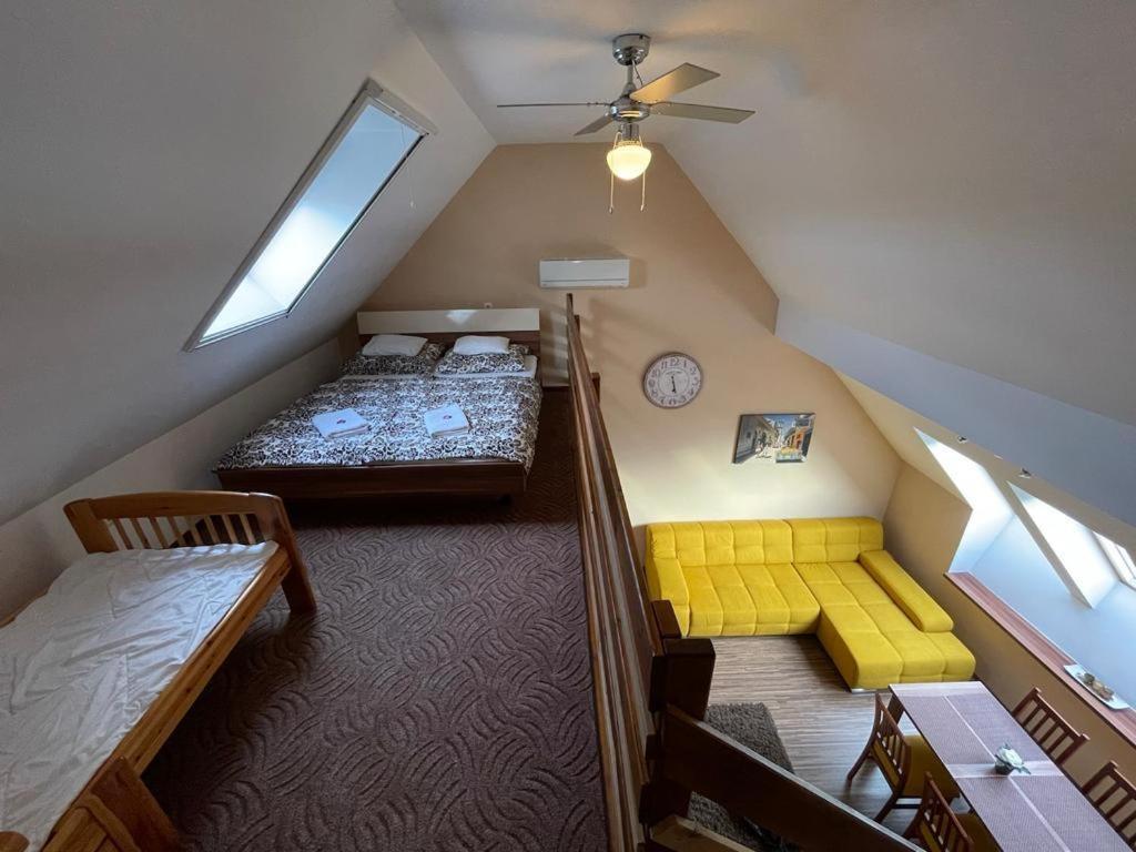 Gyulai Brill Apartman ภายนอก รูปภาพ