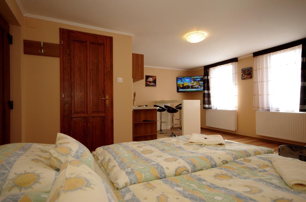 Gyulai Brill Apartman ภายนอก รูปภาพ