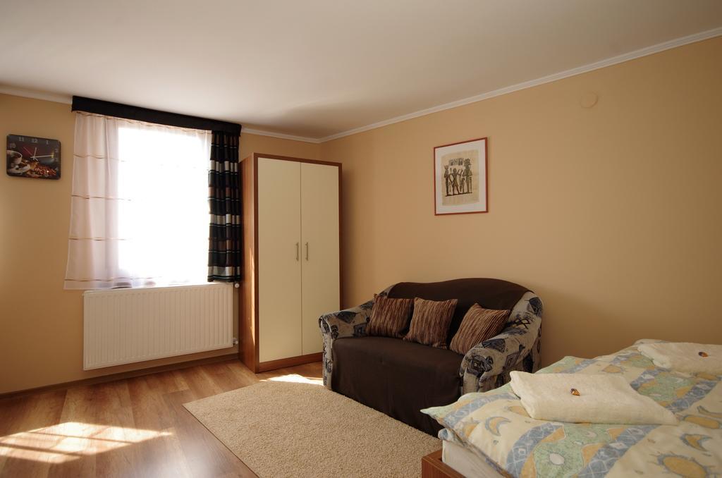 Gyulai Brill Apartman ภายนอก รูปภาพ