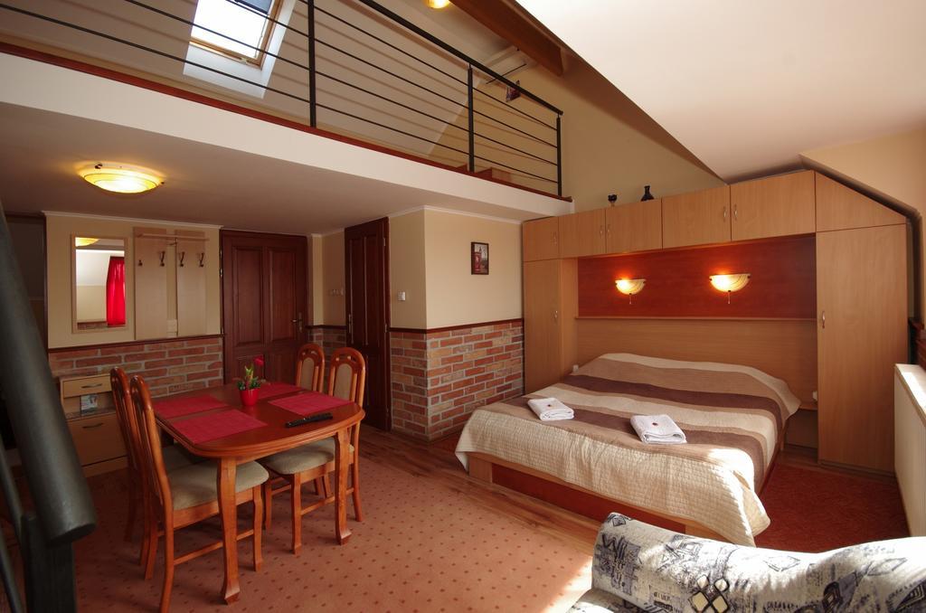 Gyulai Brill Apartman ภายนอก รูปภาพ